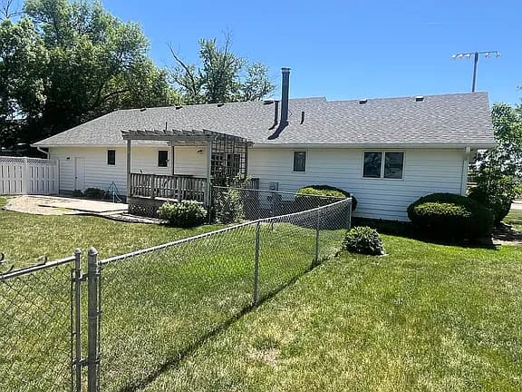 705 E 19th St — exterior photo