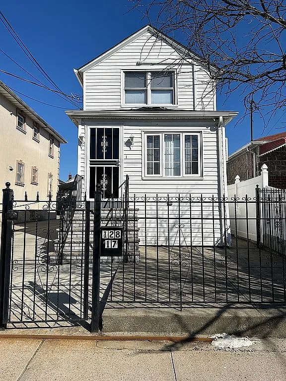 12817 147th St — exterior photo