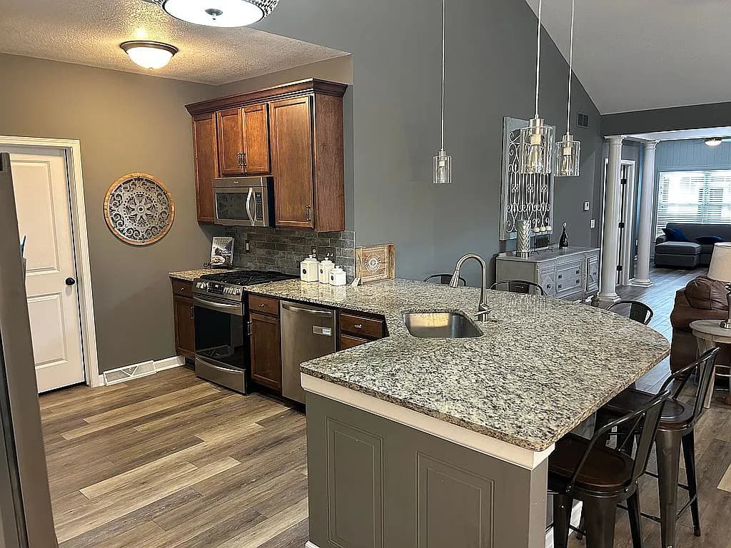 4300 Westford Pl Unit 5A — exterior photo