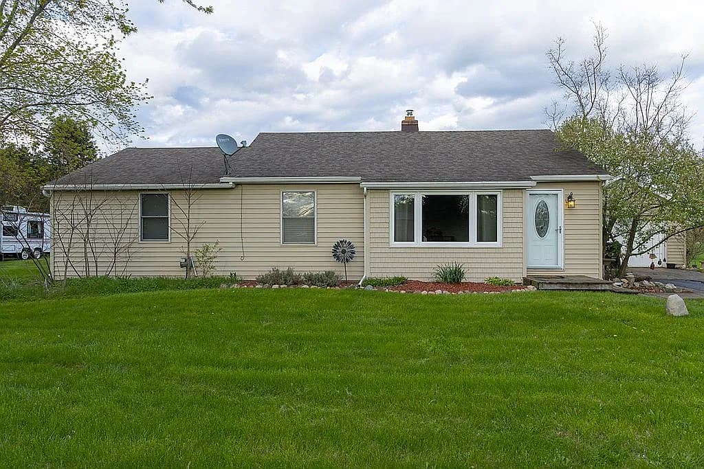 8440 Bridge Lake Rd — exterior photo