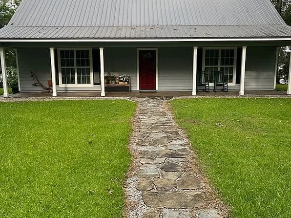126 Old Levee Rd — exterior photo