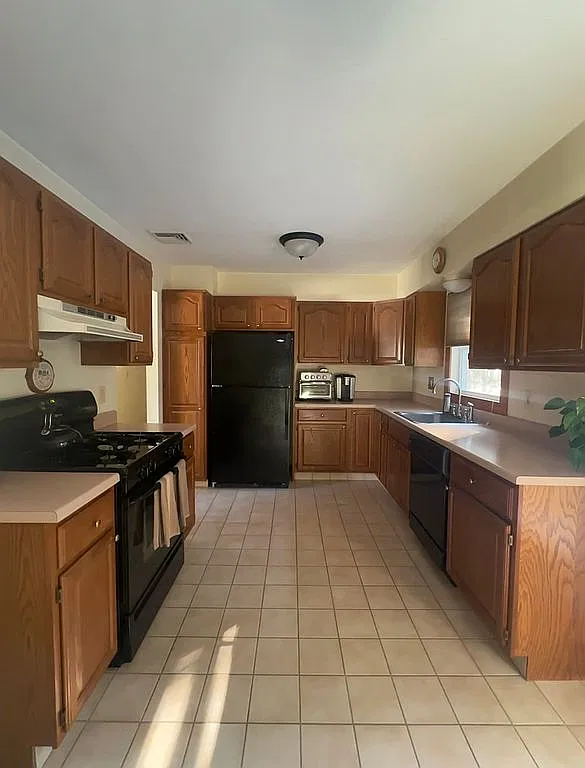 15 Julie Dr — exterior photo