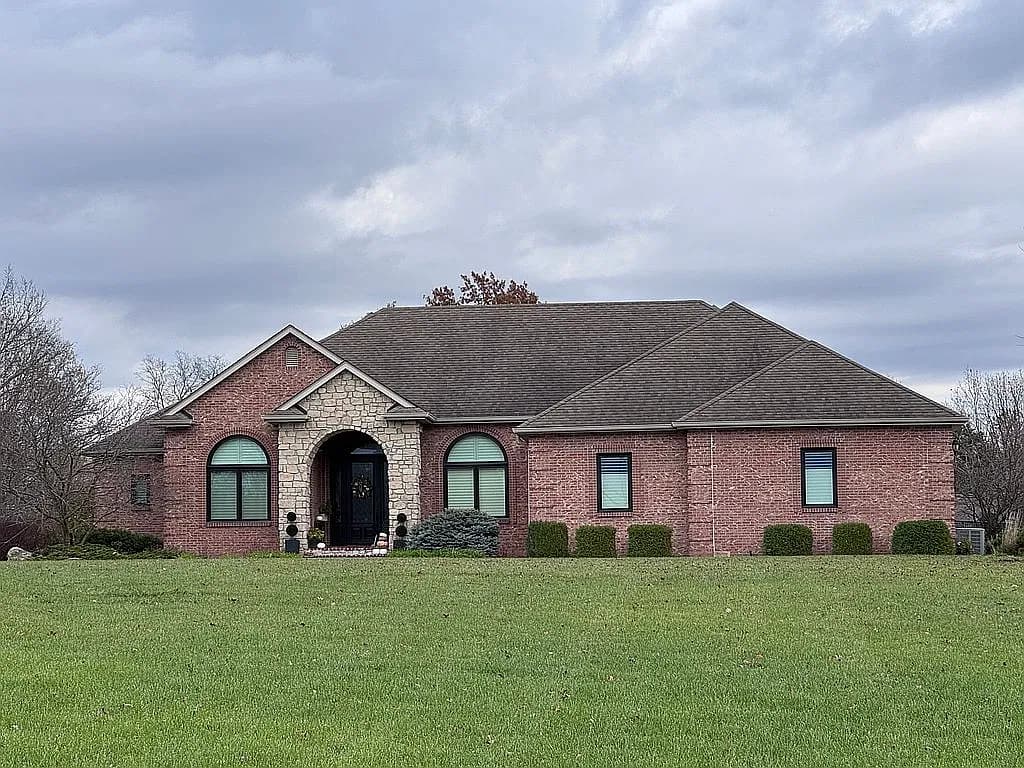 7500 N Fall Creek Dr — exterior photo