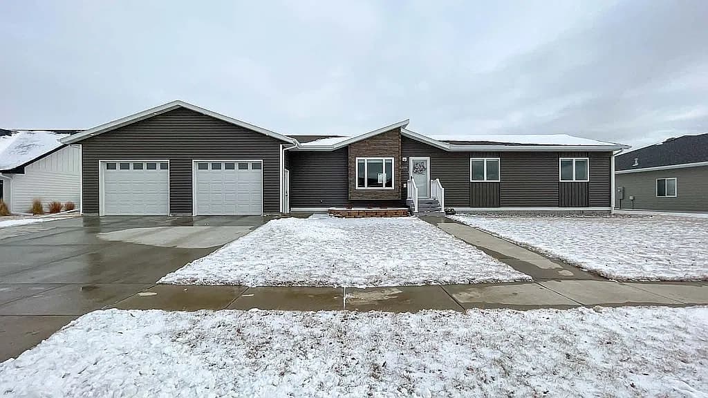 2590 Prairie Eagle Cir E — exterior photo