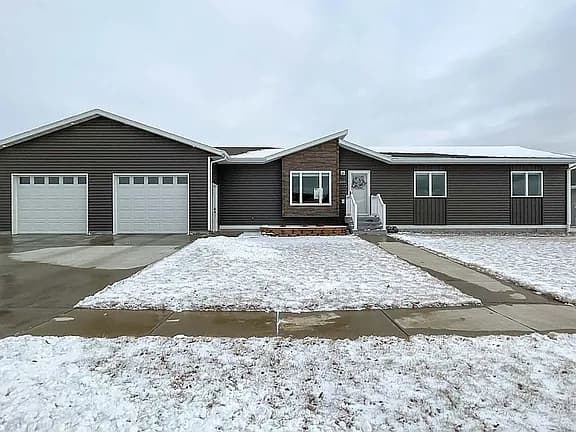 2590 Prairie Eagle Cir E — exterior photo
