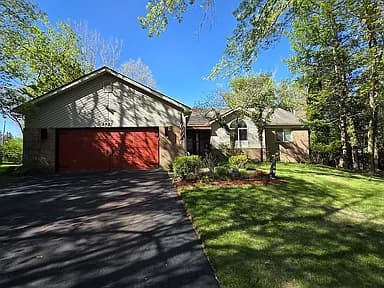 4933 Iroquois Blvd — exterior photo