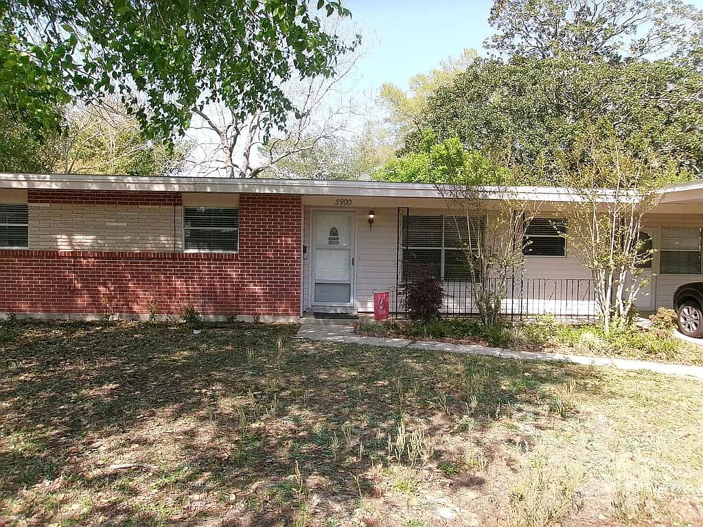 3900 San Gabriel Dr — exterior photo