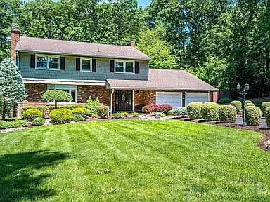 9 King Arthurs Ct — exterior photo