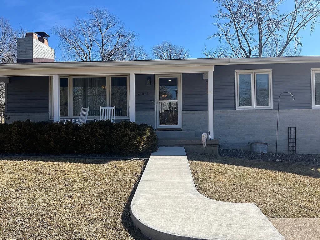 707 S Maple St — exterior photo