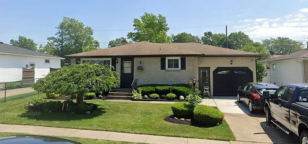 73 Hillwood Dr — exterior photo