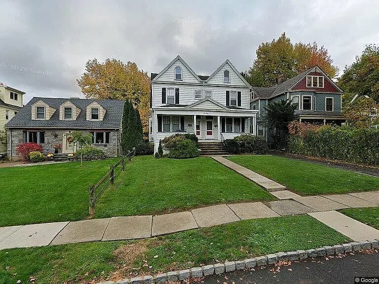 126 Wildwood Ave — exterior photo