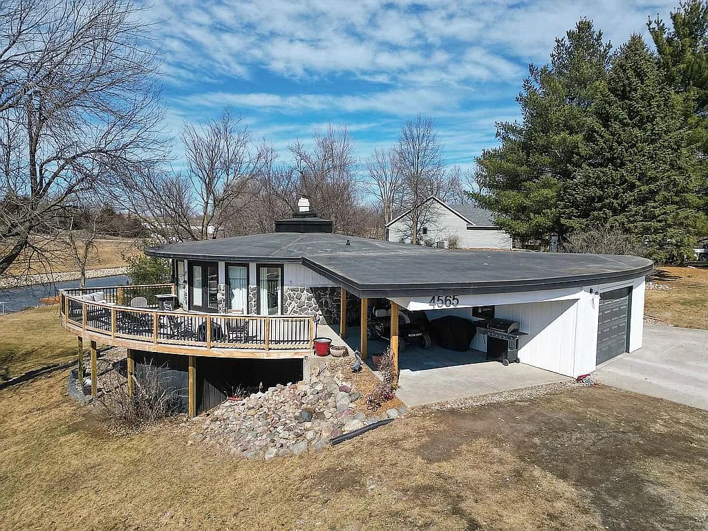 4565 Panorama Dr — exterior photo