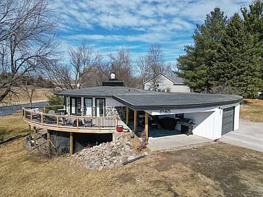 4565 Panorama Dr — exterior photo