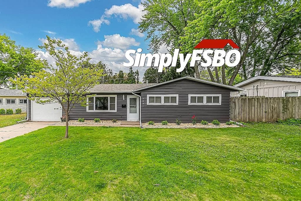 1441 Lakewood Dr — exterior photo