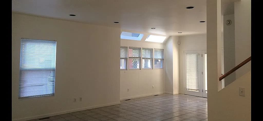 1317 W 42nd St — exterior photo