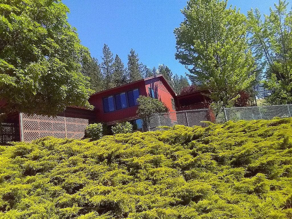 1014 N Cedar St — exterior photo
