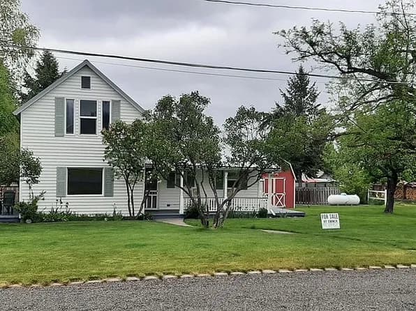 304 S Mill St — exterior photo