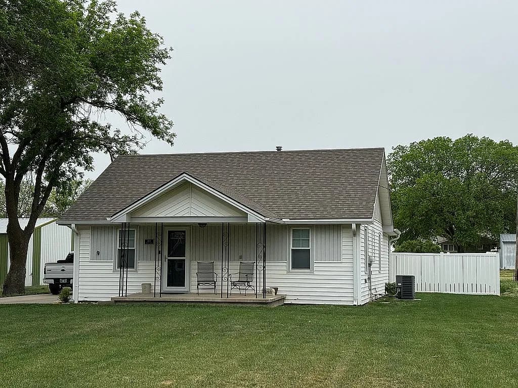 307 Main St — exterior photo