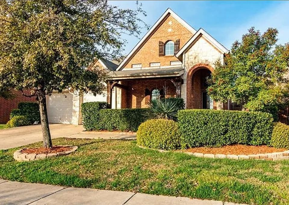 2408 Loreto Dr — exterior photo