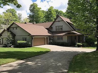 731 Greenway Dr — exterior photo