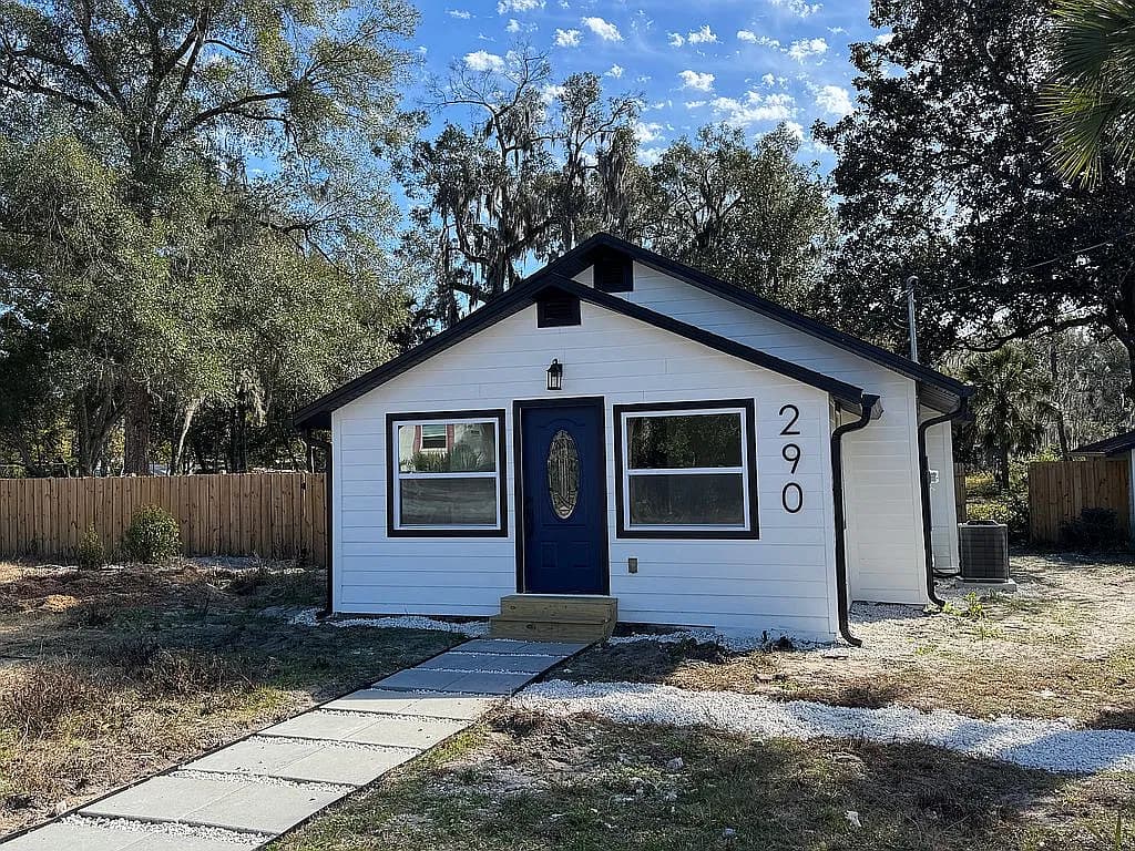 290 E Minnesota Ave — exterior photo
