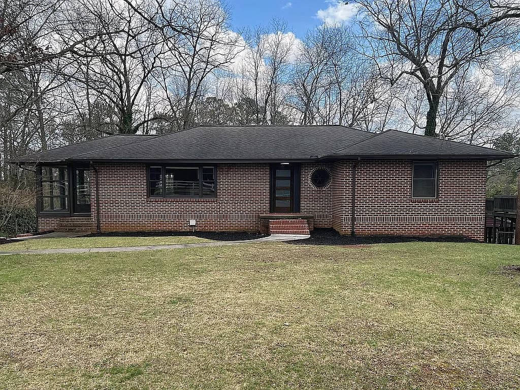 2020 Maple St — exterior photo