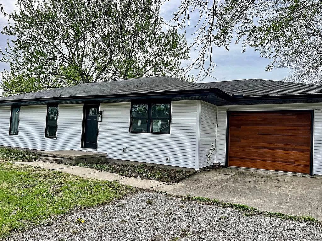 14 Massie Dr — exterior photo
