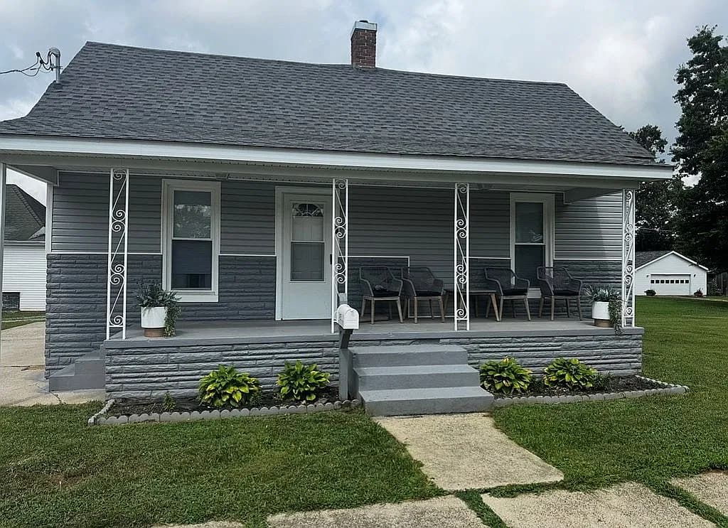 1425 S Oak St — exterior photo