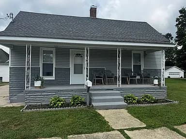 1425 S Oak St — exterior photo