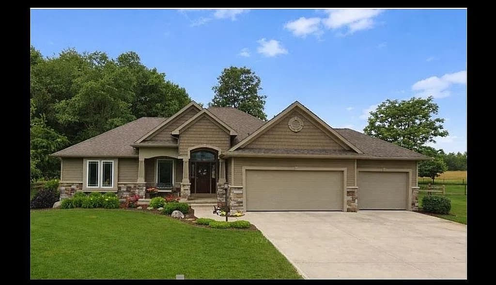 14689 N Horseshoe Bnd — exterior photo