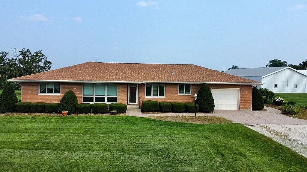 10N831 State Route 47 — exterior photo