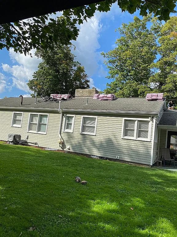 472 E South St — exterior photo
