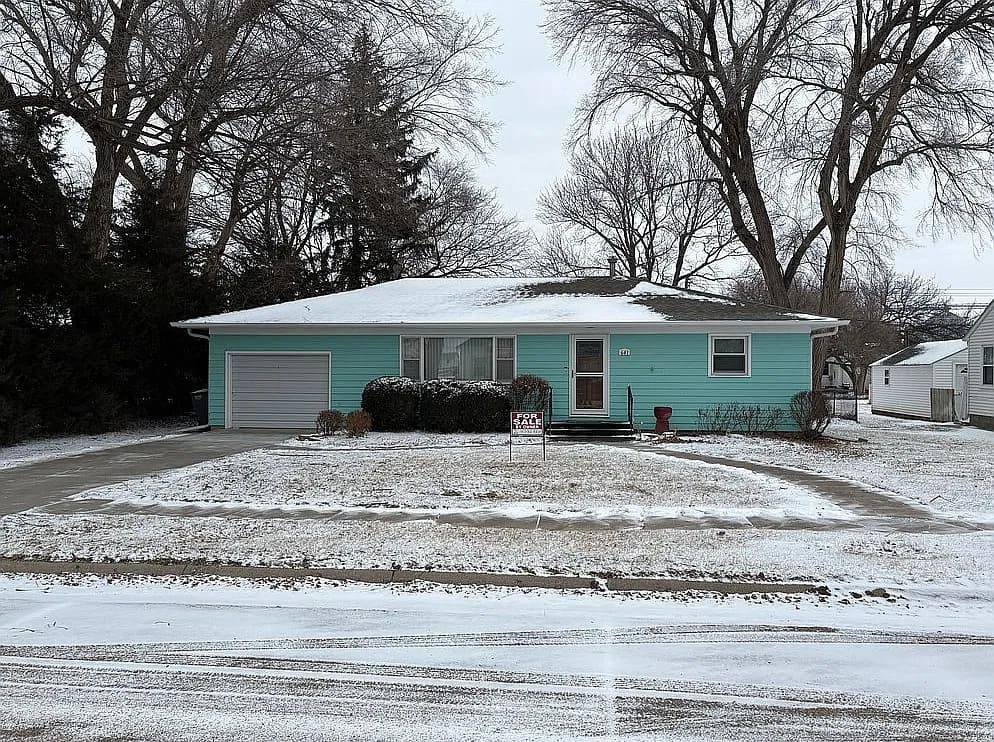 641 Parnell St — exterior photo