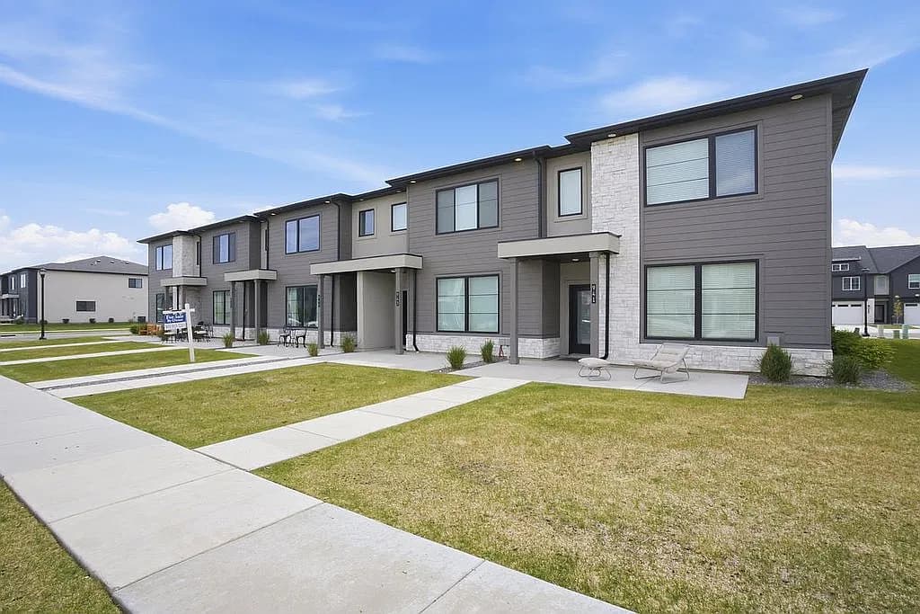 945 S 950 W — exterior photo