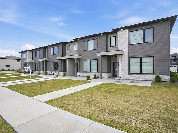 945 S 950 W — exterior photo