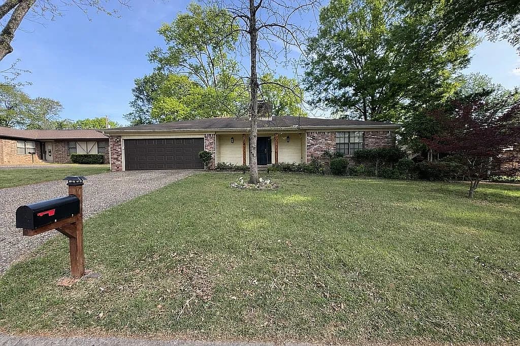 1304 Cornflower Ln — exterior photo