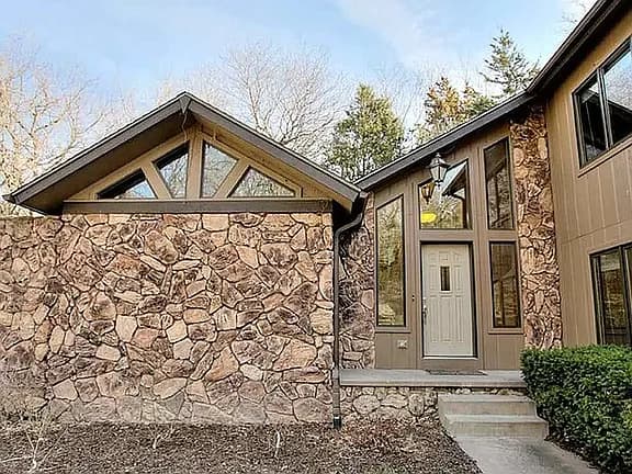 1610 Horseshoe Dr — exterior photo
