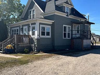 215 N 3rd St — exterior photo