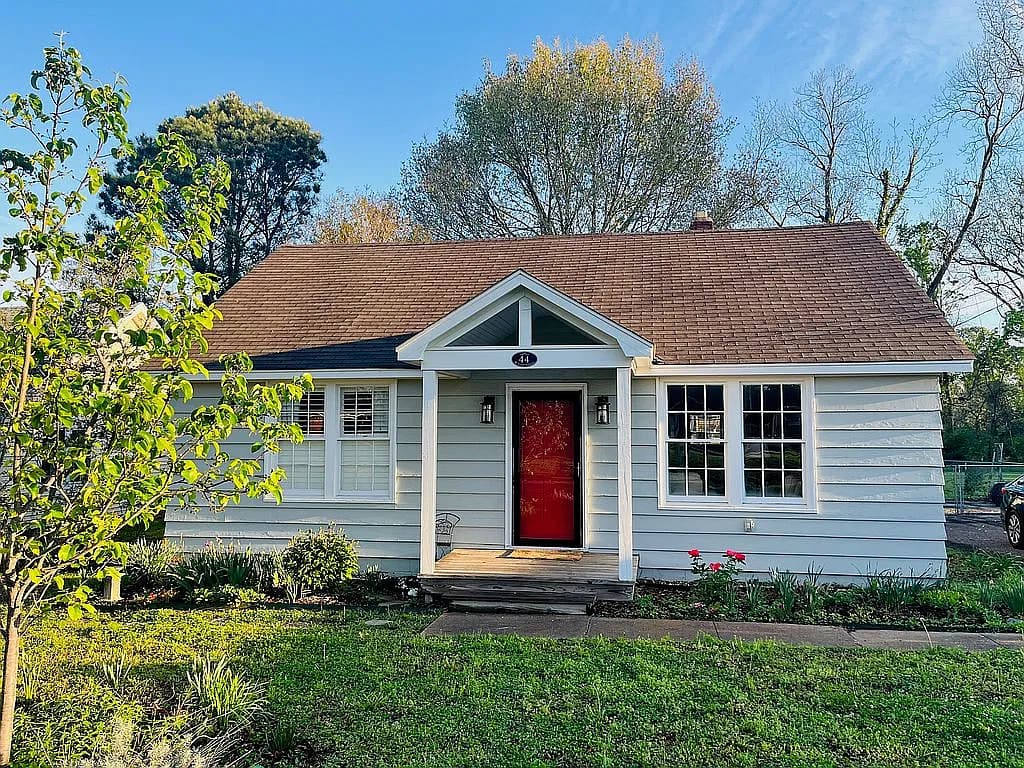 44 W Northern St — exterior photo