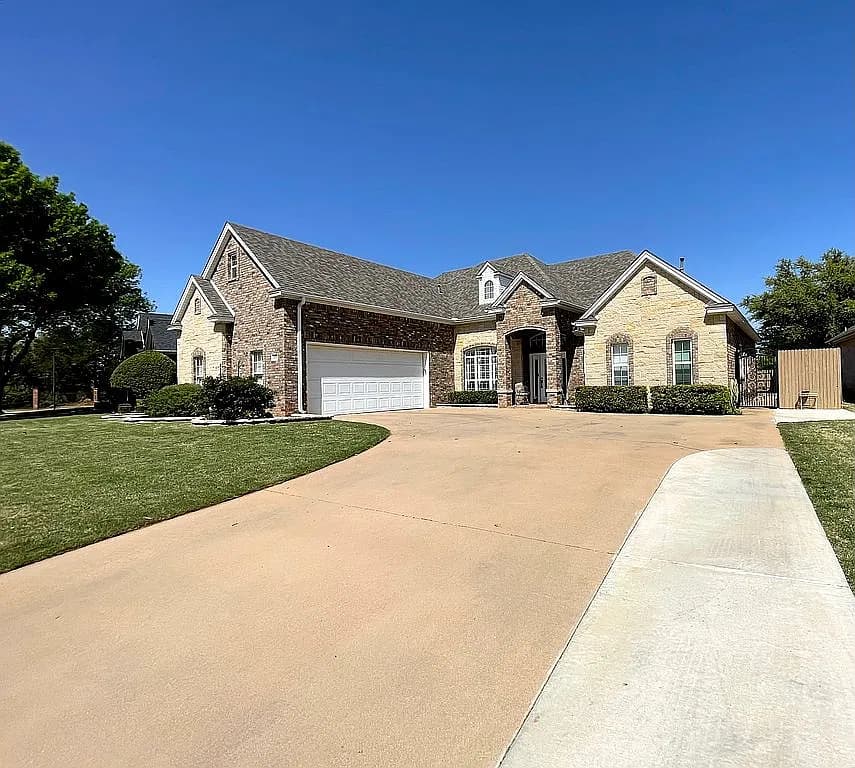 4508 Hollow Ridge Dr — exterior photo