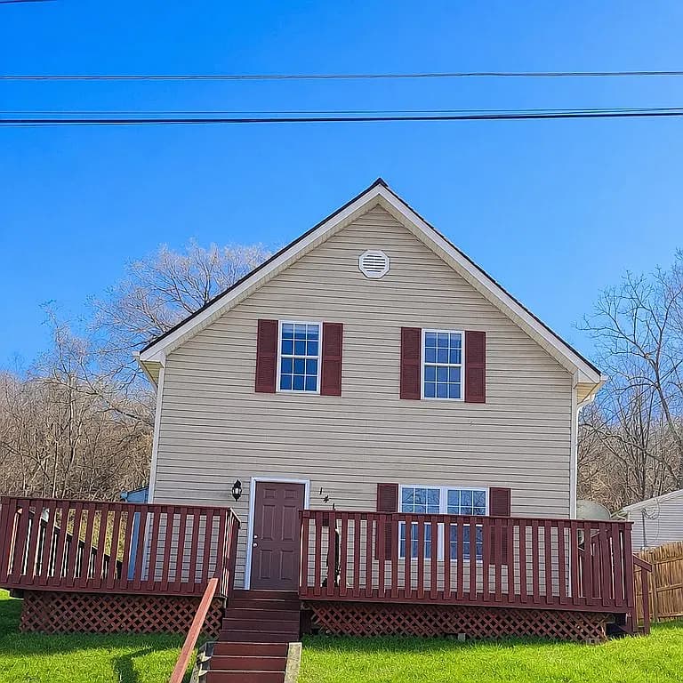 141 Lincoln St — exterior photo