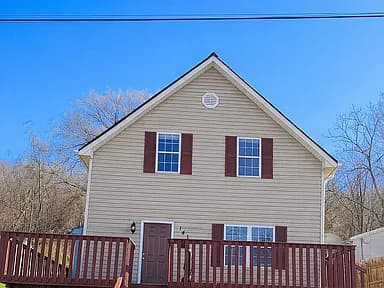 141 Lincoln St — exterior photo