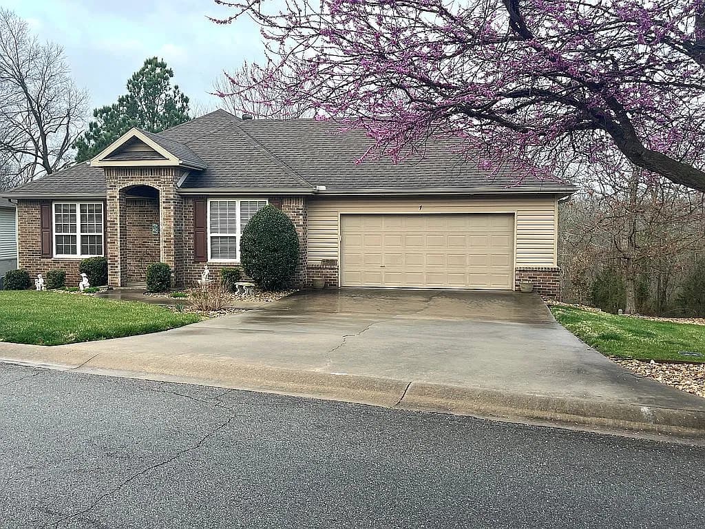 7 Glenbrook Ln — exterior photo