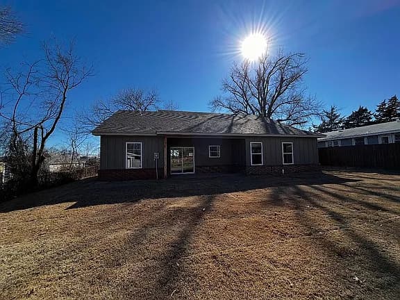102 E Tyler Ave — exterior photo