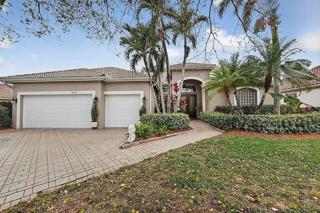 1599 SE Ballantrae Ct — exterior photo