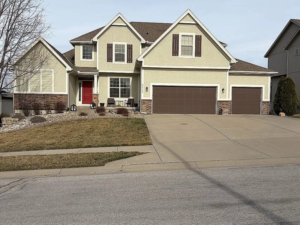 9315 N Farley Ave — exterior photo