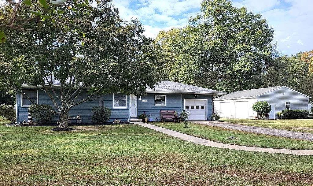 8408 Maryland Rd — exterior photo