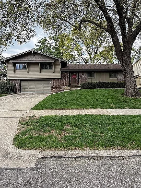 2100 Crown Flair Dr — exterior photo