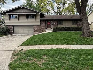 2100 Crown Flair Dr — exterior photo