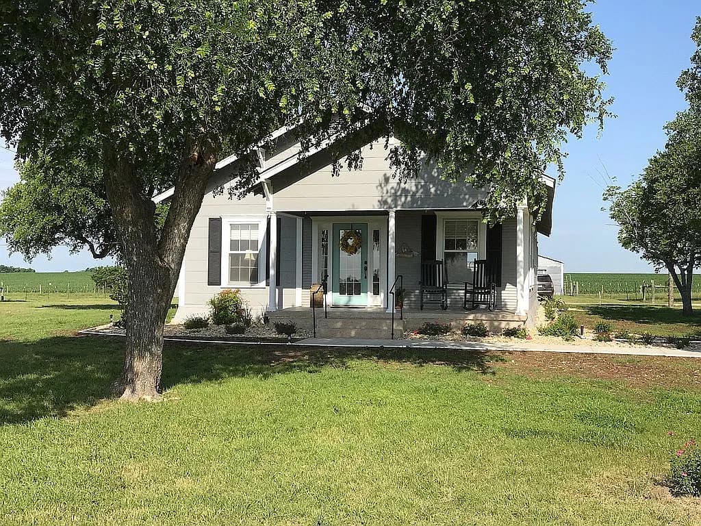 17690 Fm 1123 — exterior photo